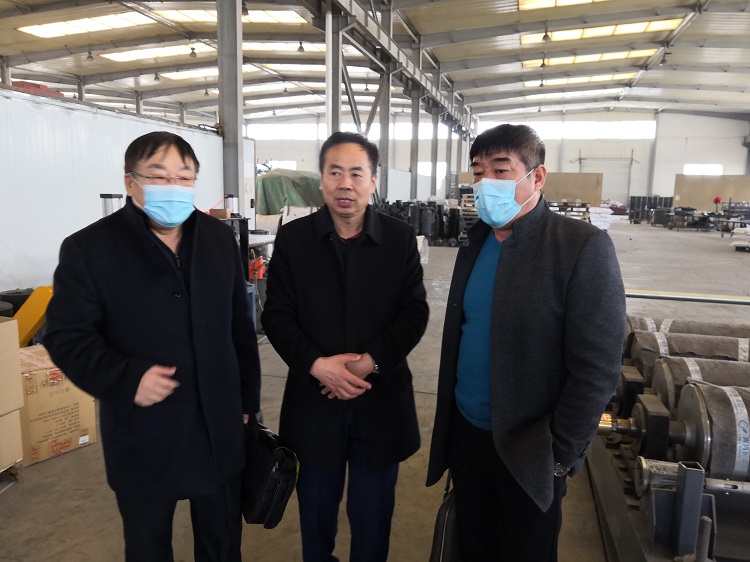 4家客户组团到华仕达考察3PE钢管防腐设备等生产线