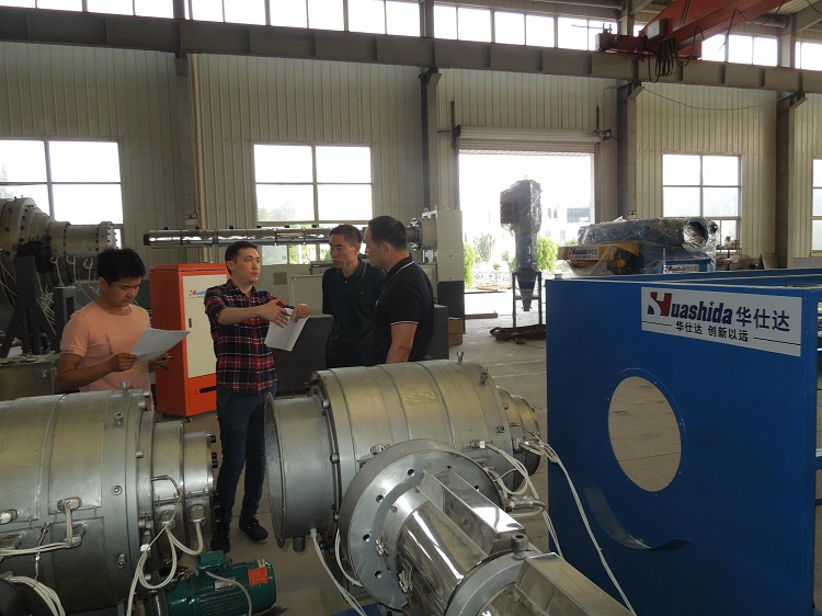 深夜华仕达接到来自哈萨克斯坦的求助  远程指导3PE钢管防腐生产线维修